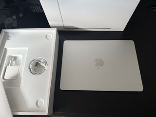 MacBook Air M3 8GB/256GB - Plata