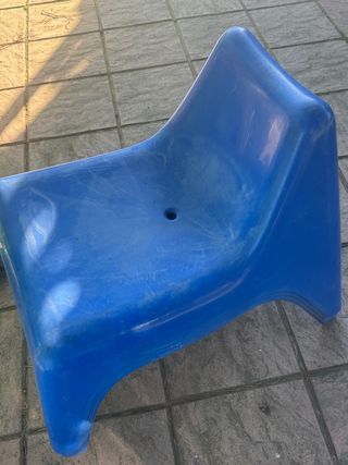 Silla azul Ikea piscina