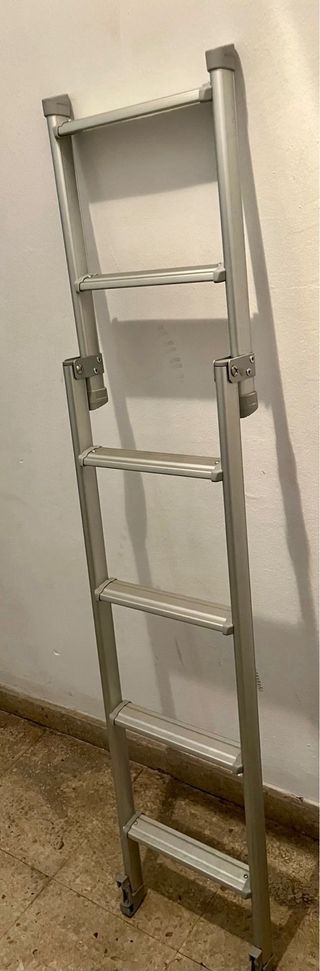 Escalera ligera plegable autocaravana o furgoneta