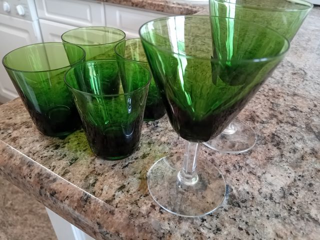 Vasos y copas vintage verdes (6 piezas)