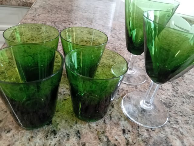Vasos y copas vintage verdes (6 piezas)