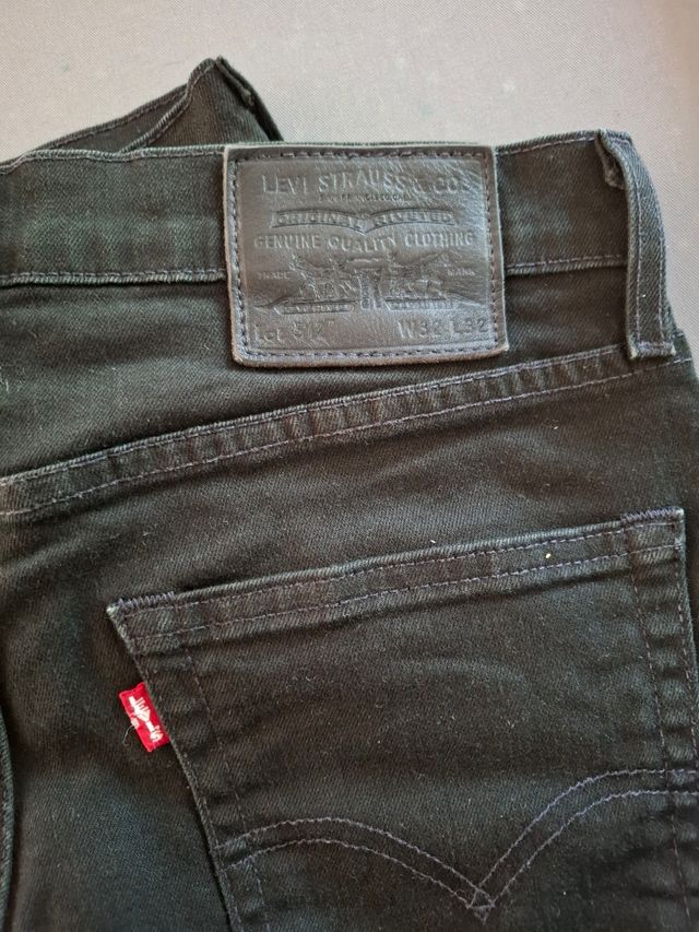 Calças Levi's 520 pretas - Tamanho 32 US, europeu