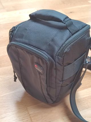 Funda cámara Lowepro.