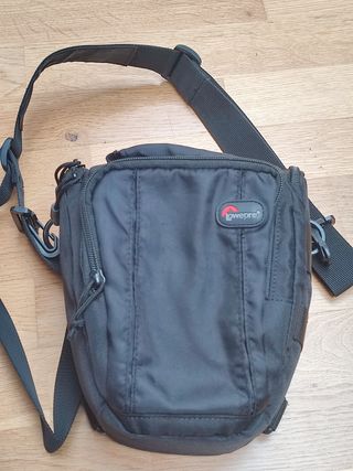 Funda cámara Lowepro.