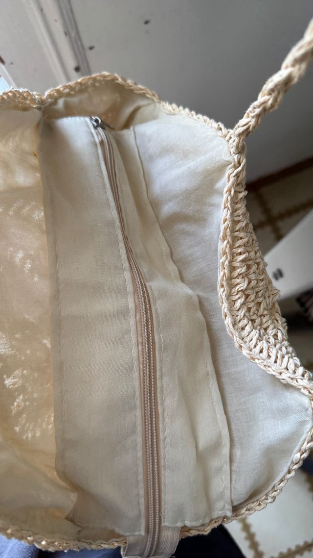 Borsa da spiaggia beige all'uncinetto