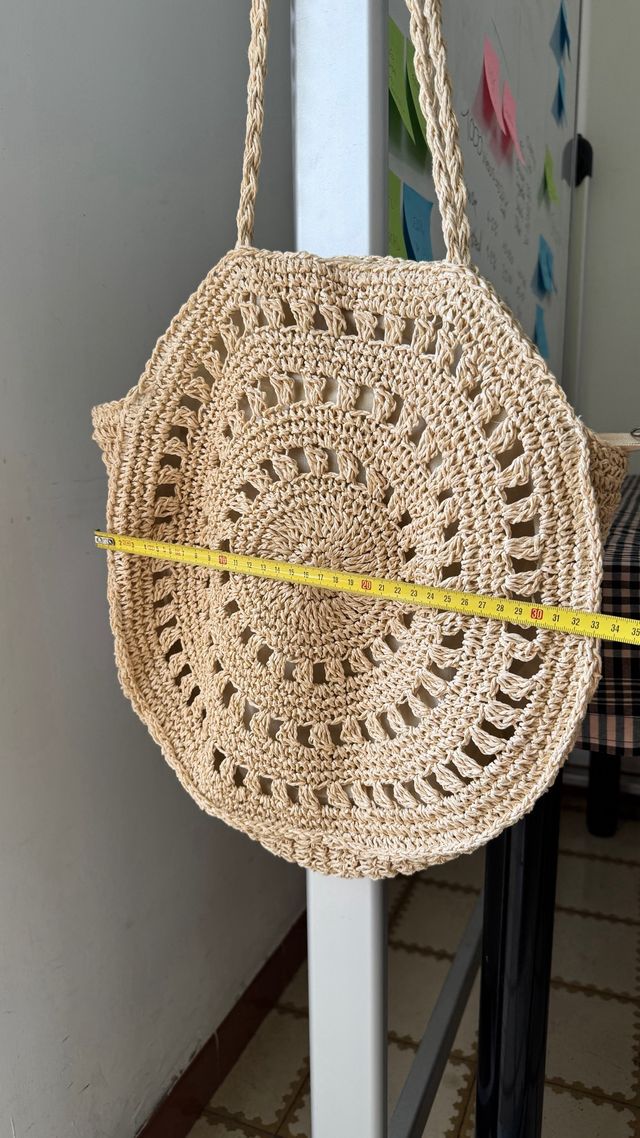 Borsa da spiaggia beige all'uncinetto