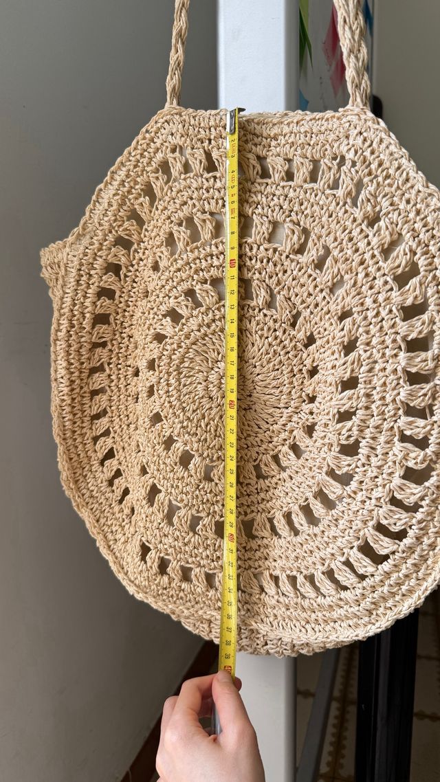 Borsa da spiaggia beige all'uncinetto