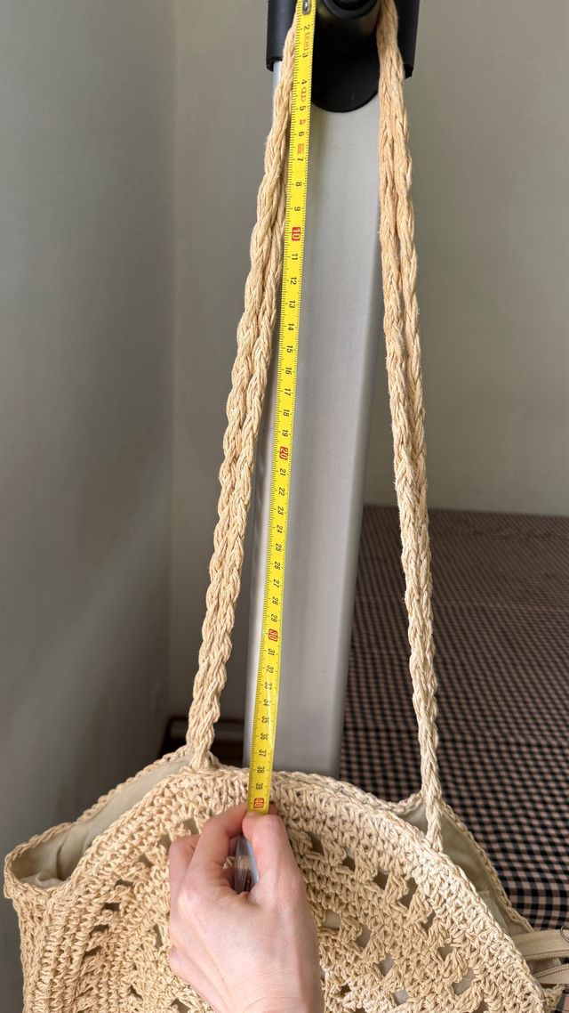 Borsa da spiaggia beige all'uncinetto