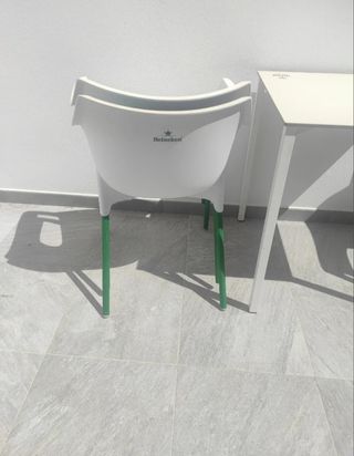 Mesa y 4 sillas blancas Heniker