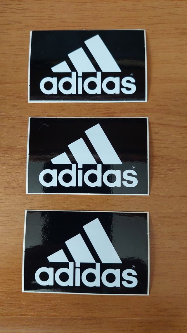 adesivo Adidas 7 x 5 cm fondo nero logo bianco