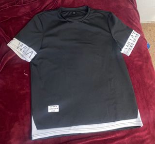 Camiseta negra de chandal