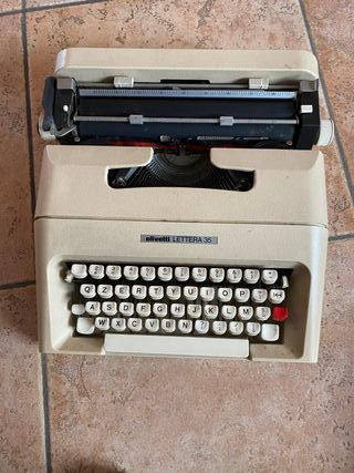 Macchina da scrivere OLIVETTI LETTERA 35