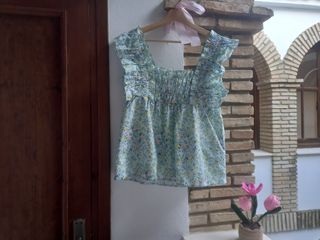 Top Cortefiel nido abeja flores