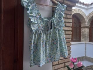 Top Cortefiel nido abeja flores