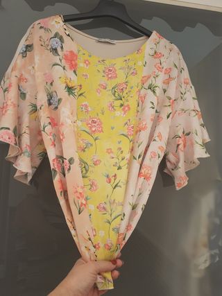 Blusa Zara estampada flores