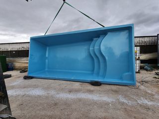 Piscina poliéster Victoria: playa integrada