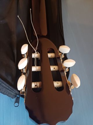Guitarra clásica nueva