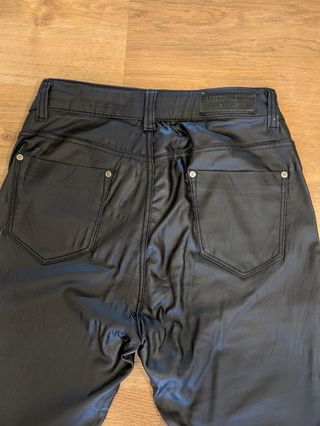 Pantalones cuero negro -talla M