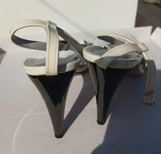 Sandalias Farrutx blancas charol y piel