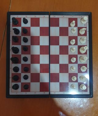 Ajedrez de viaje: juego clásico