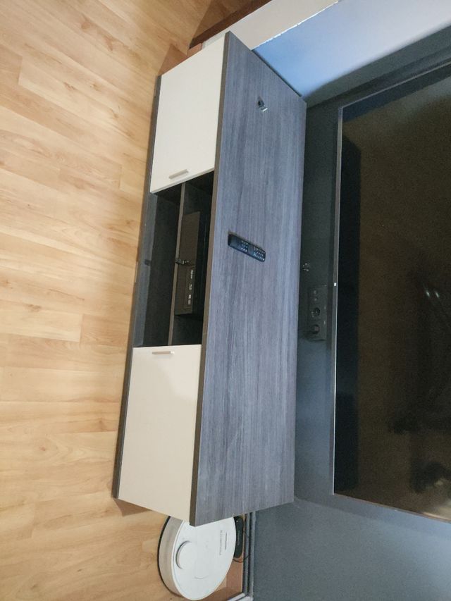 Mueble TV gris y blanco