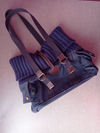 Bolso Burberry azul marino.