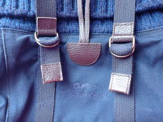 Bolso Burberry azul marino.