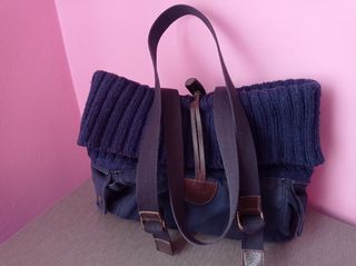Bolso Burberry azul marino.