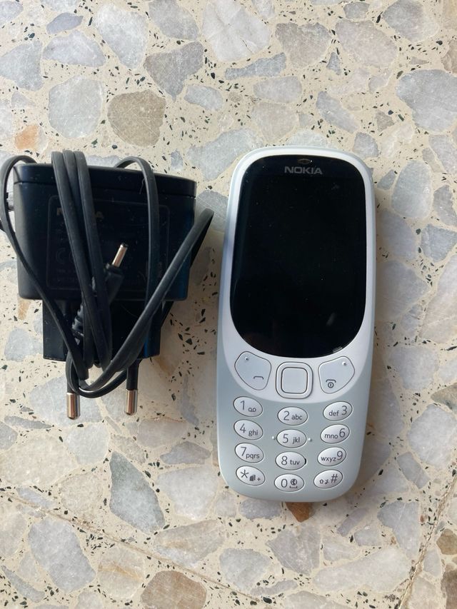 Móviles antiguos Alcatel Samsung y Nokia