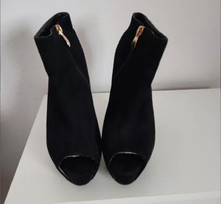 Botines negros de tacón alto