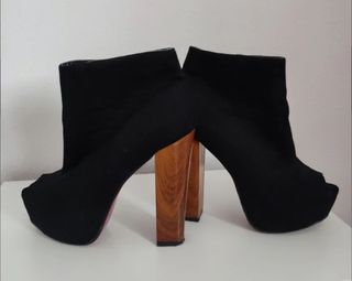 Botines negros de tacón alto