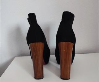 Botines negros de tacón alto