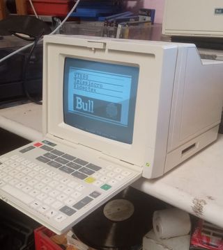 Ordenador portátil TELESINCRO VIDEOTEX BULL 80