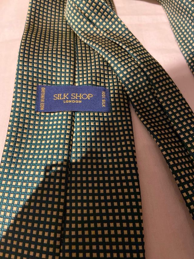 Cravatta verde scuro e gialla oro,made in england