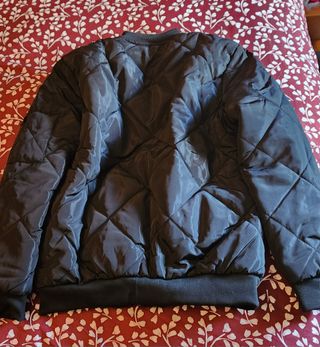 Chaqueta bomber acolchada negra
Talla M, entre SyM