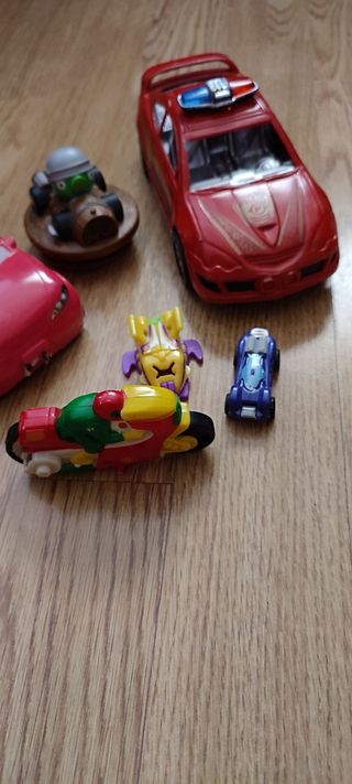 Lote de coches y moto de juguete