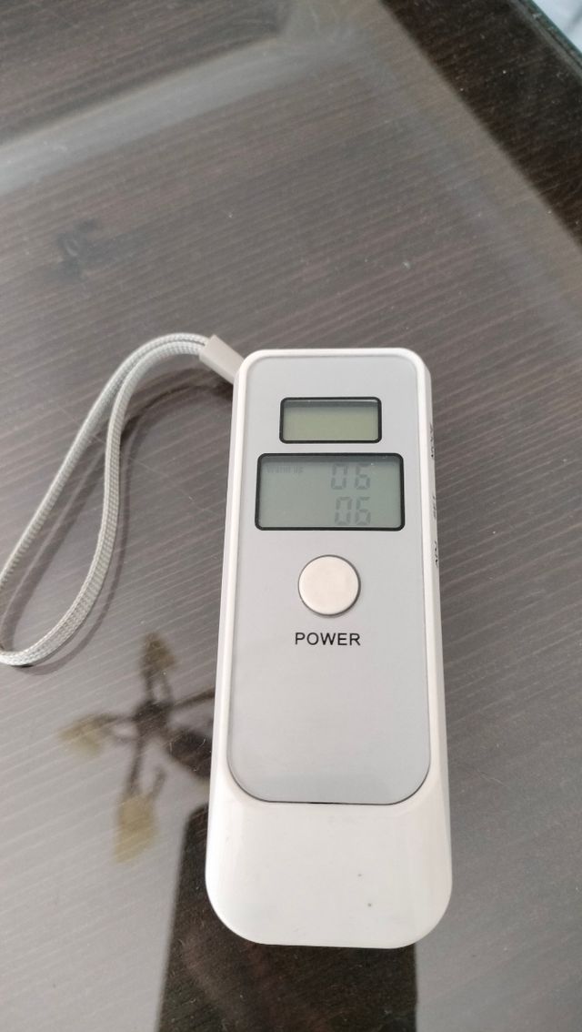 Alcoholímetro digital portátil