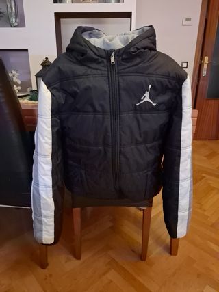 Chaqueta Jordan negra - talla 13 15 años
