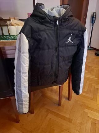 Chaqueta Jordan negra - talla 13 15 años