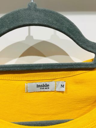 Camiseta de manga larga color amarillo. Solo envio