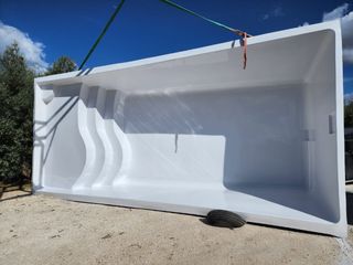 Piscina poliéster modelo Playa Victoria