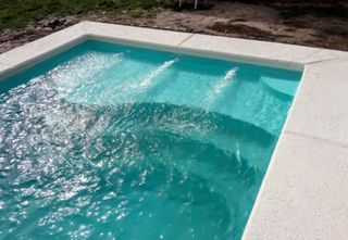 Piscina poliéster modelo Playa Victoria