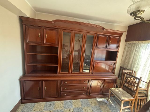 Mueble salón madera clásico