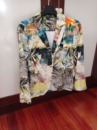 Americana estampada marca Bató Petó