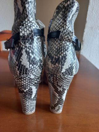 Zapatos salón tacón-marrón- serpiente
