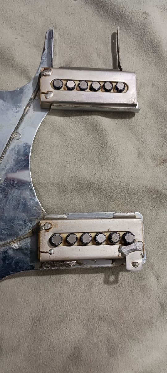 Circuito y golpeador Framus guitarra electrica 60s