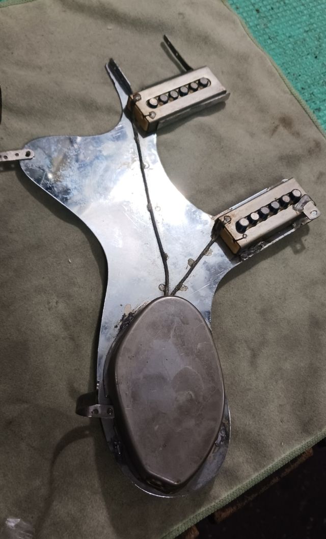 Circuito y golpeador Framus guitarra electrica 60s