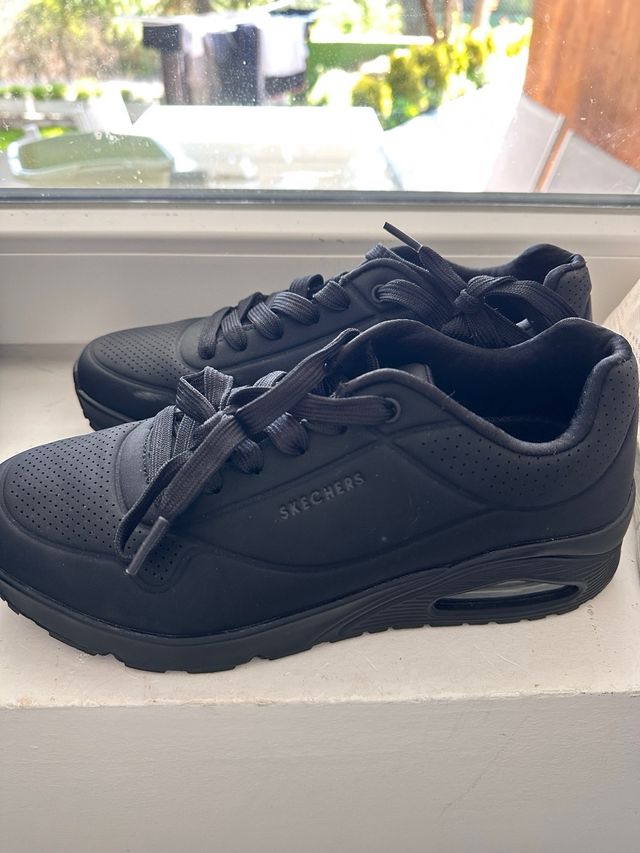 Zapatillas Skechers negras