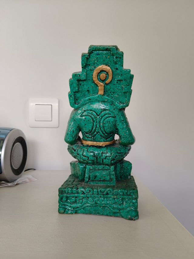 Figura Maya intagliata a mano