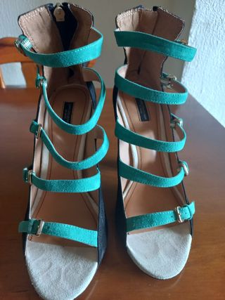 Zapatos tacón negros y verde menta